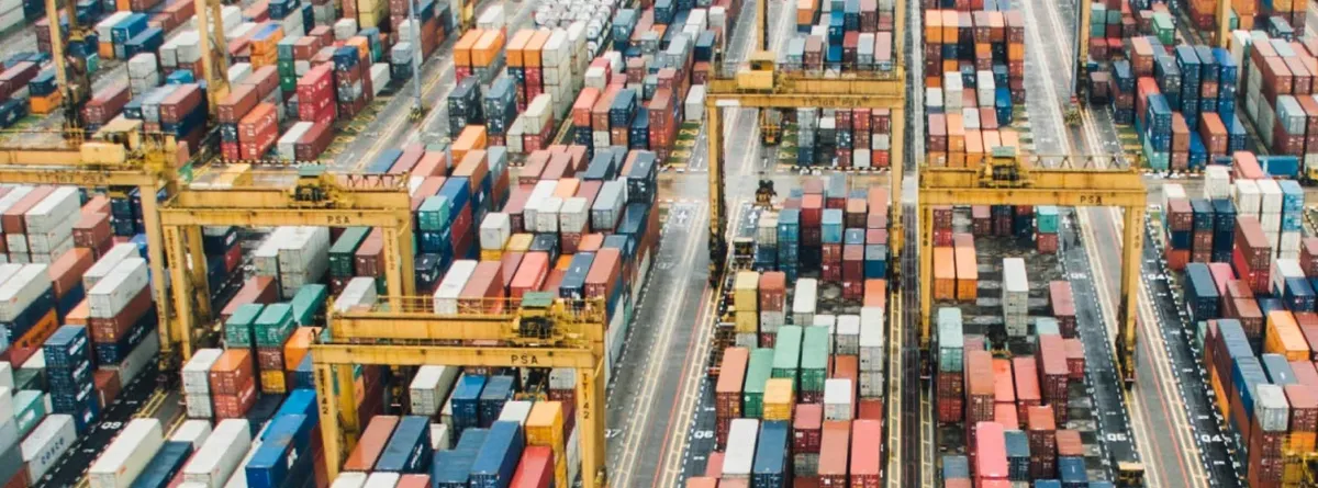 A full cargo container shipyard seen from above