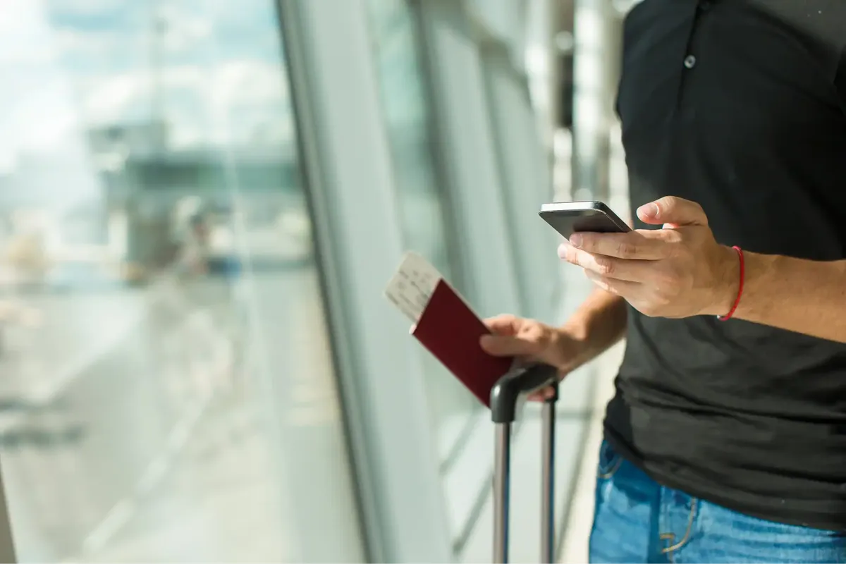 A person using an enterprise roaming plan on their phone in an airport